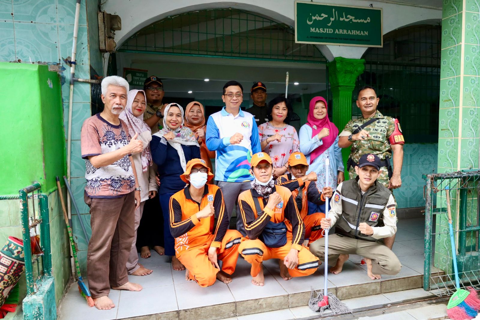 Sambut Bulan Suci Ramadan Jajaran Kelurahan Petamburan Bersih-Bersih Masjid