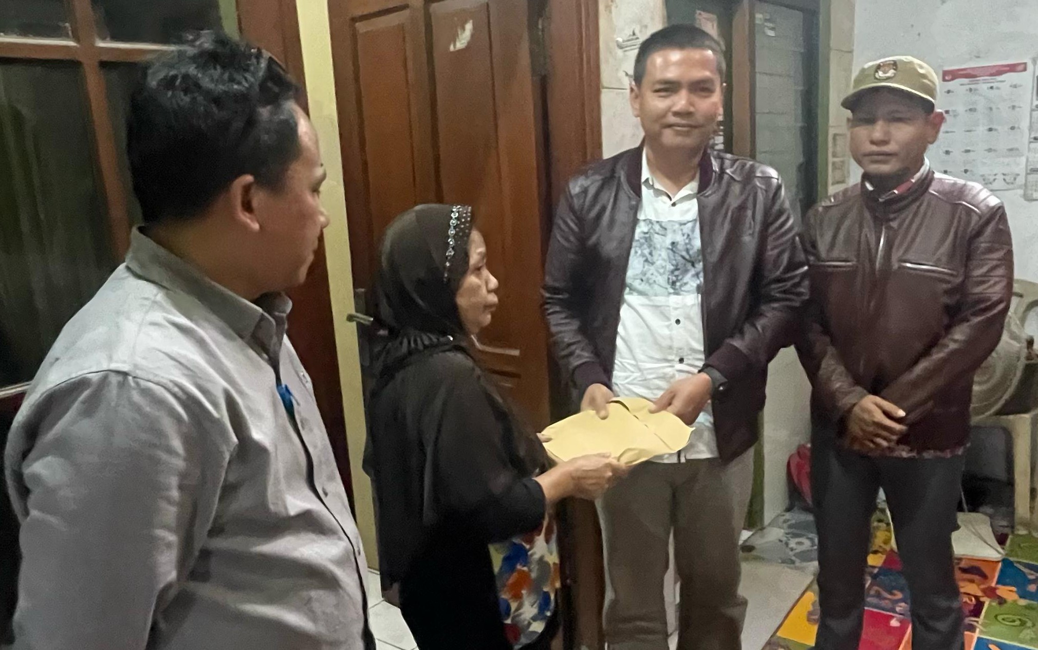 KPU Serahkan Santunan Bagi Anggota KPPS yang Meninggal saat Bertugas di Tanah Abang