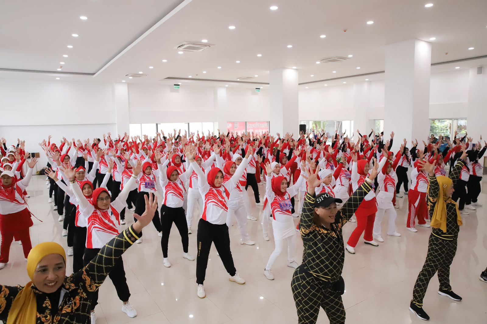 320 Peserta Ramaikan Lomba Senam Festival Pekan Olahraga Rakyat di GOR Kemayoran