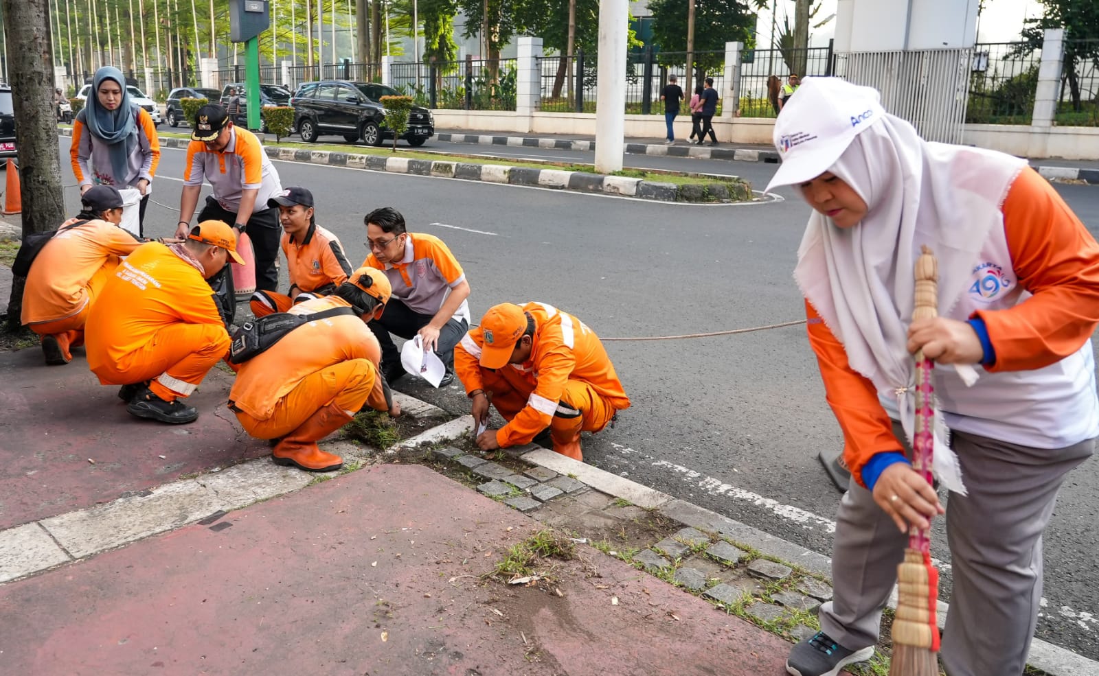 Sambut HUT Jakarta dan Event Jakim 2024 Kecamatan Tanah Abang Gelar Kerja Bakti