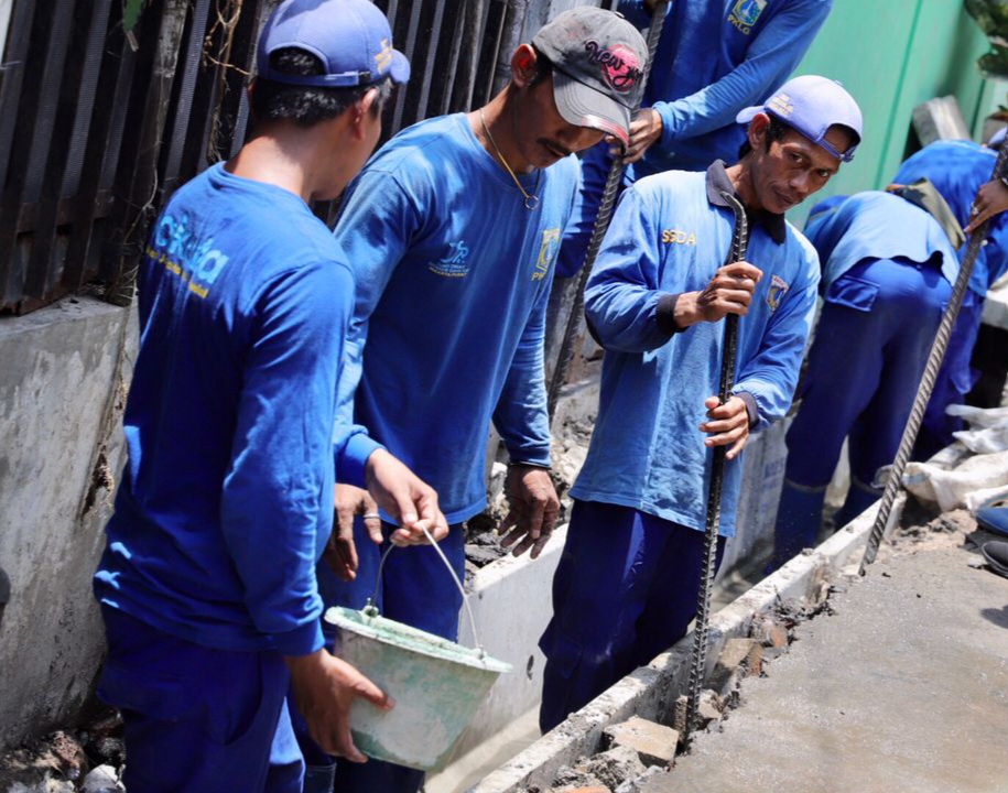 Tindak Lanjuti Musrenbang, SDA Normalisasi Saluran Air Cempaka Putih Timur