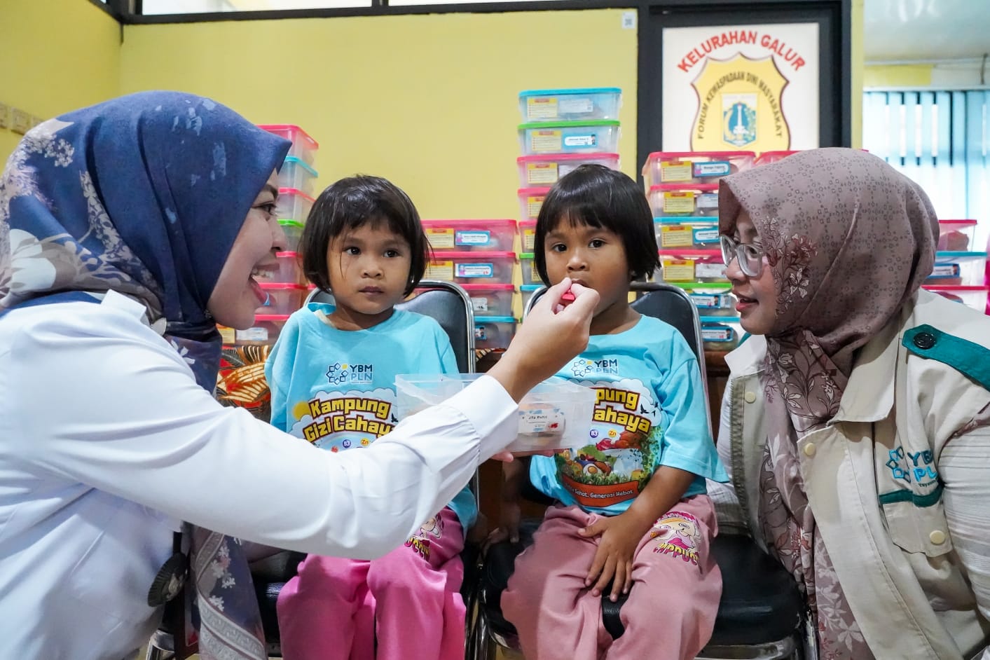 Pengentasan Angka Stunting, Kelurahan Galur Kolaborasi YBM PLN Berikan Makanan Bergizi